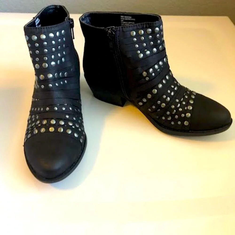 NIB WHITE MOUNTAIN Desire Studded Ankle Boots Western Heel Black Various Sizes